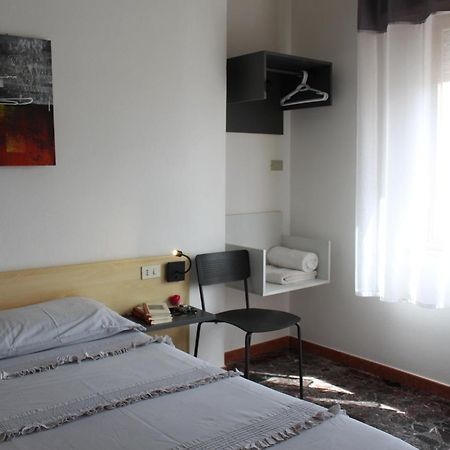 B&B Cardedu Luaran gambar