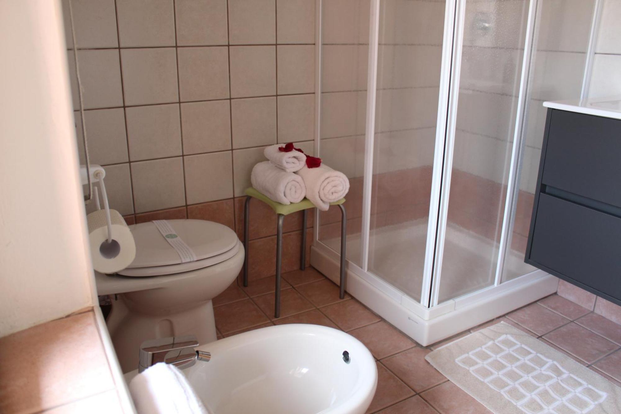 B&B Cardedu Luaran gambar